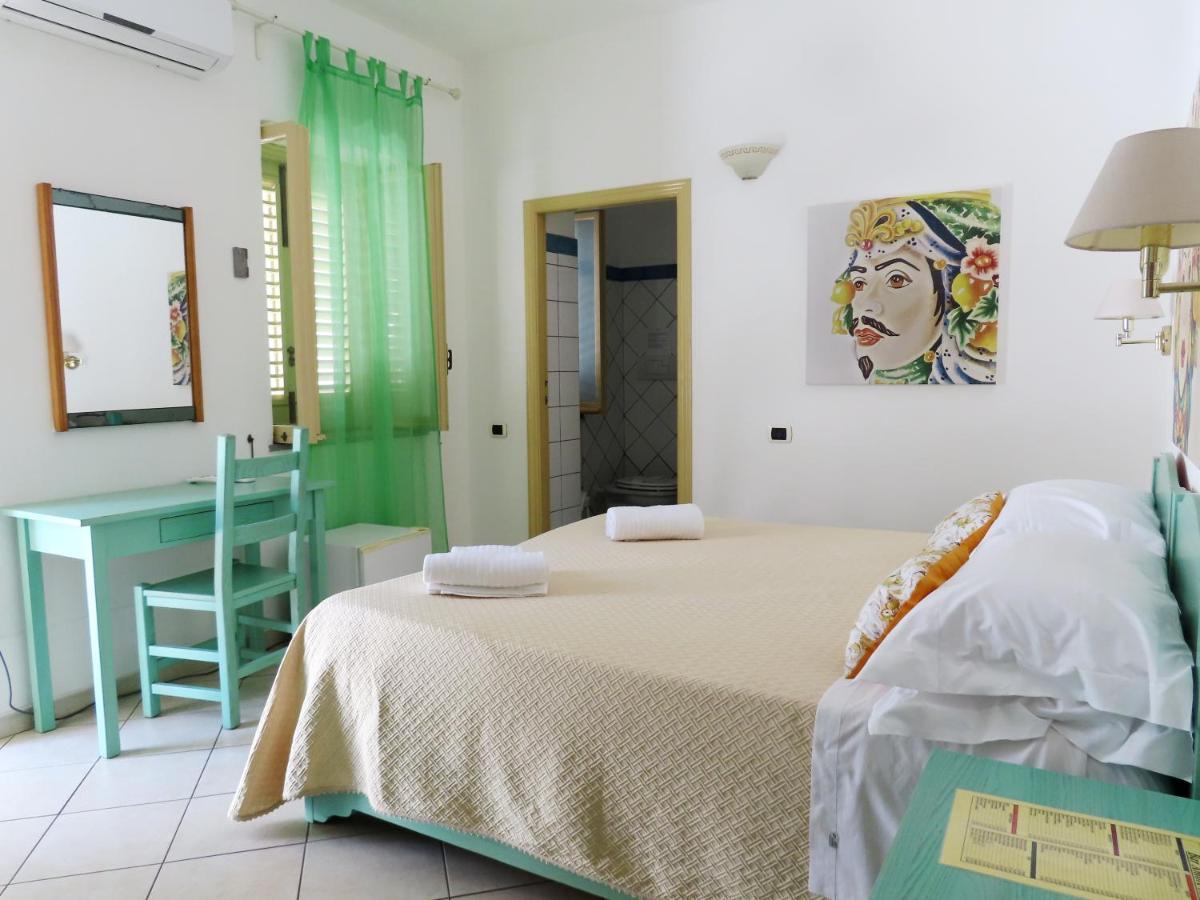 Stromboli Central Family Apartment - 3 Double Rooms المظهر الخارجي الصورة