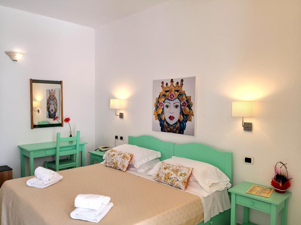 Stromboli Central Family Apartment - 3 Double Rooms المظهر الخارجي الصورة