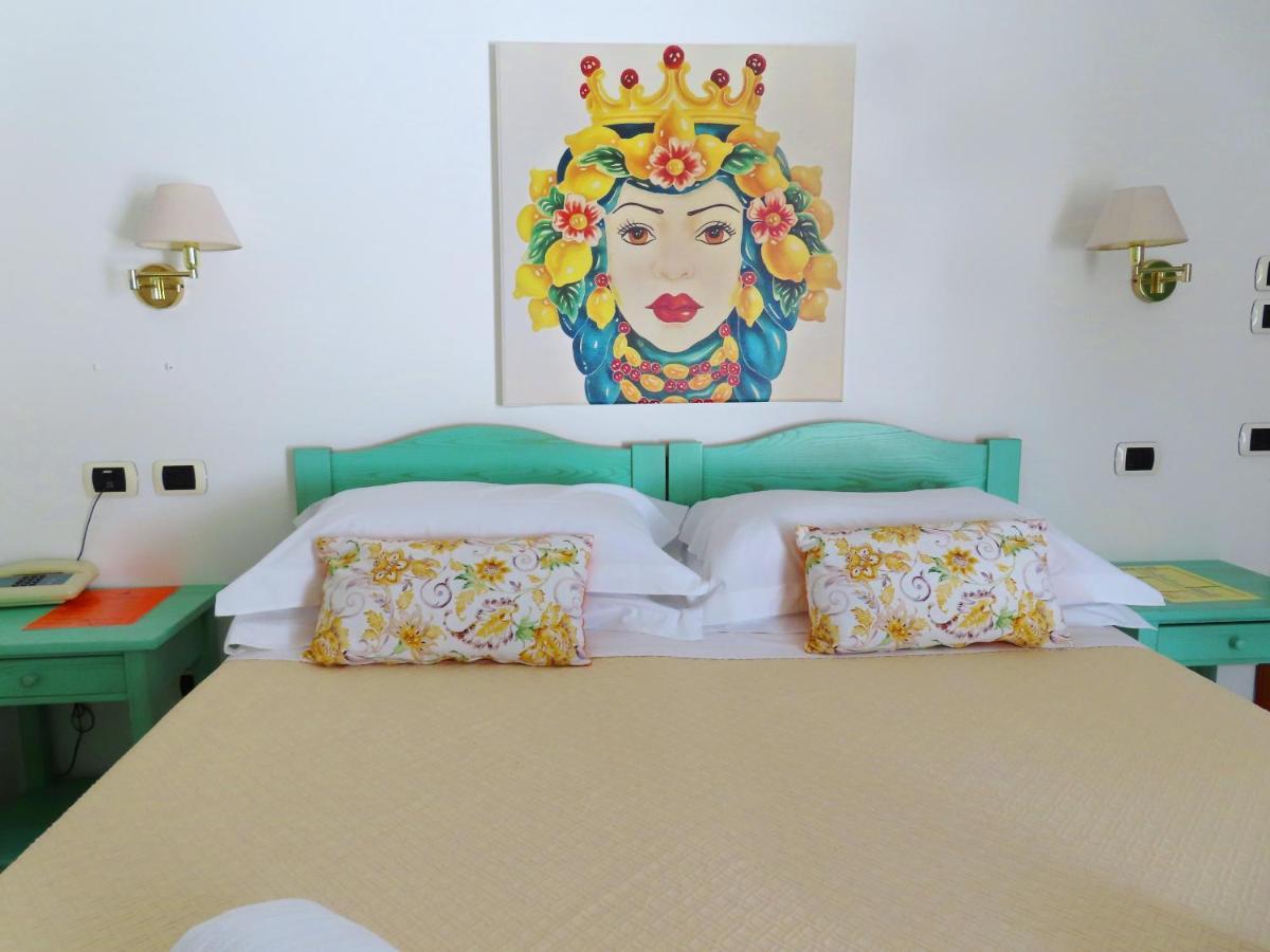 Stromboli Central Family Apartment - 3 Double Rooms المظهر الخارجي الصورة