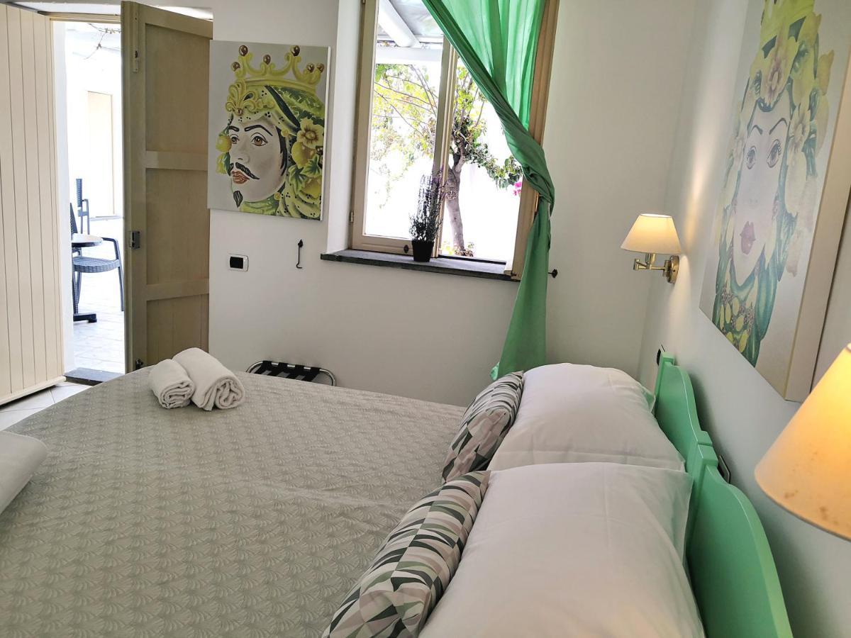 Stromboli Central Family Apartment - 3 Double Rooms المظهر الخارجي الصورة