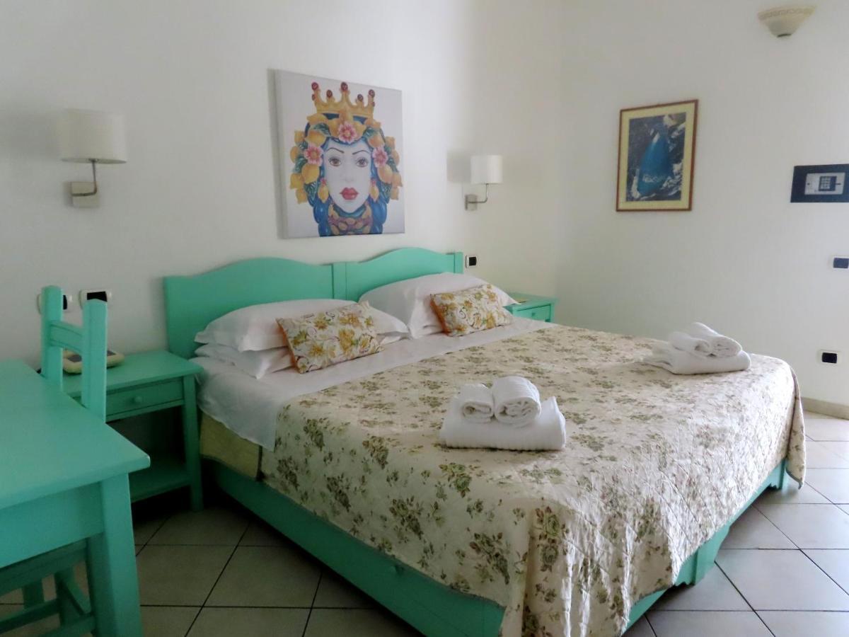 Stromboli Central Family Apartment - 3 Double Rooms المظهر الخارجي الصورة