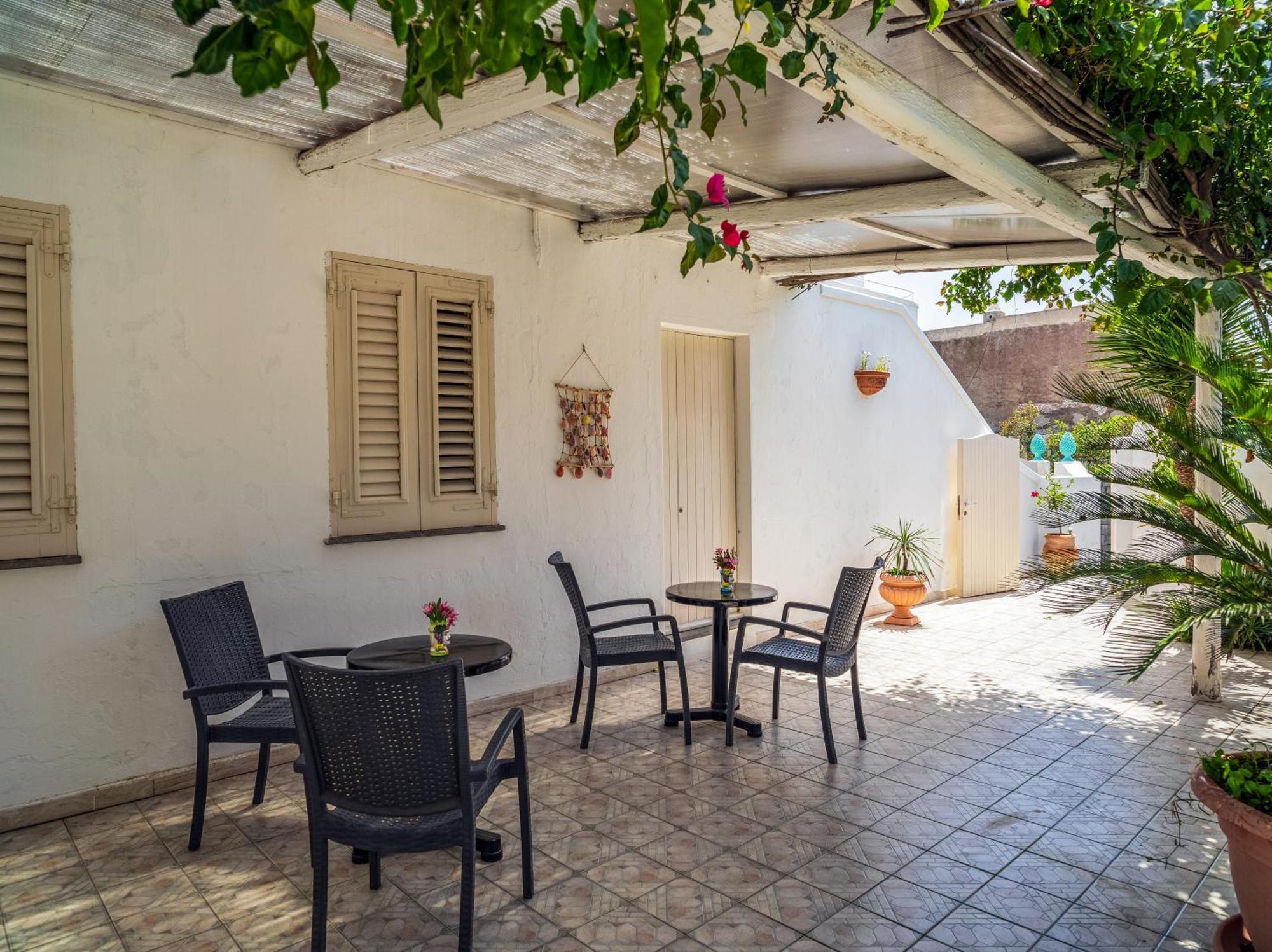 Stromboli Central Family Apartment - 3 Double Rooms المظهر الخارجي الصورة